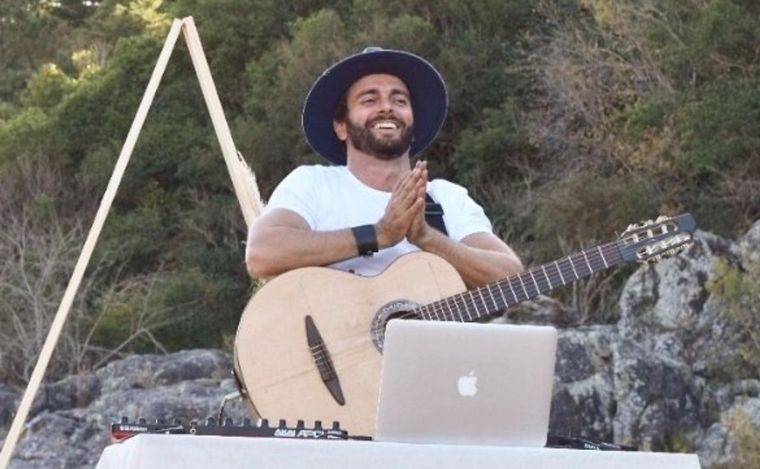 Marcos Palladino, el DJ cordobés que optó entre la música y el periodismo.