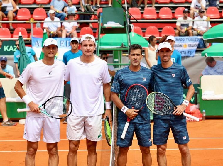 Argentina juega el punto de dobles en la serie igualada con Kazajistán.
