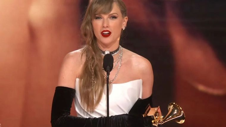 FOTO: Taylor Swift sigue rompiendo récords en los Grammy.