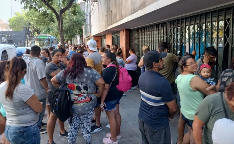 Los manifestantes aguardaban por ser atendidos.