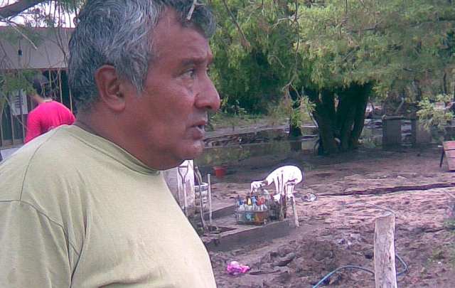 Varias familias debieron ser evacuadas por el aluvión de agua y barro.
