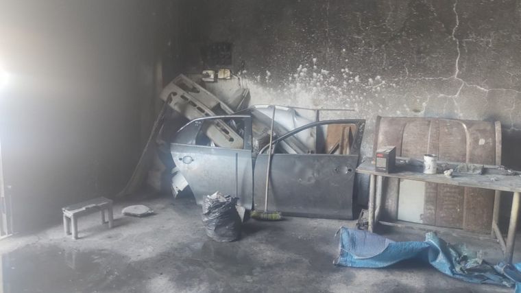 Ladrones robaron y luego incendiaron el taller de chapa y pintura de un jubilado
