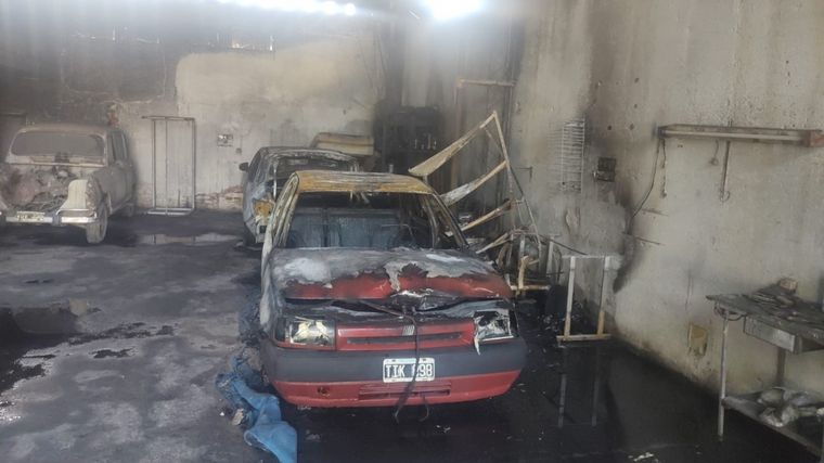 Ladrones robaron y luego incendiaron el taller de chapa y pintura de un jubilado