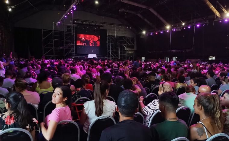 Más de 3.500 fieles esperaban por la celebración de Leda.