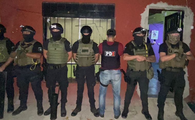 Treinta allanamientos contra el círculo cercano de Francisco Riquelme. 