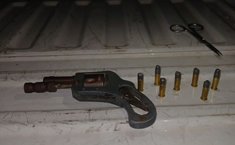 Los adolescentes tenían un revólver calibre 22.