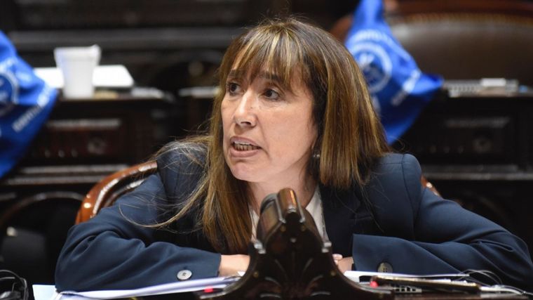 Roxana Reyes calificó de irresponsable el comunicado de la oficina presidencial