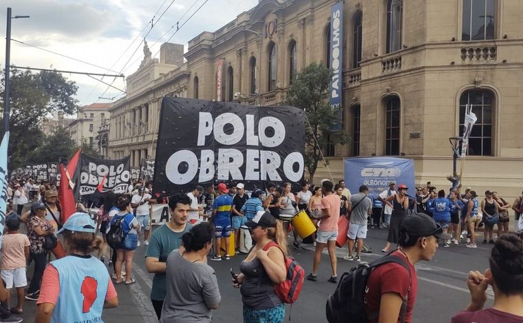 Marcha del Polo Obrero en Córdoba. (Foto: Fernando Barrionuevo/Cadena 3)