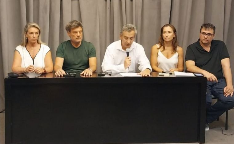 Javkin brindó una conferencia de prensa para rechazar la medida del Gobierno.