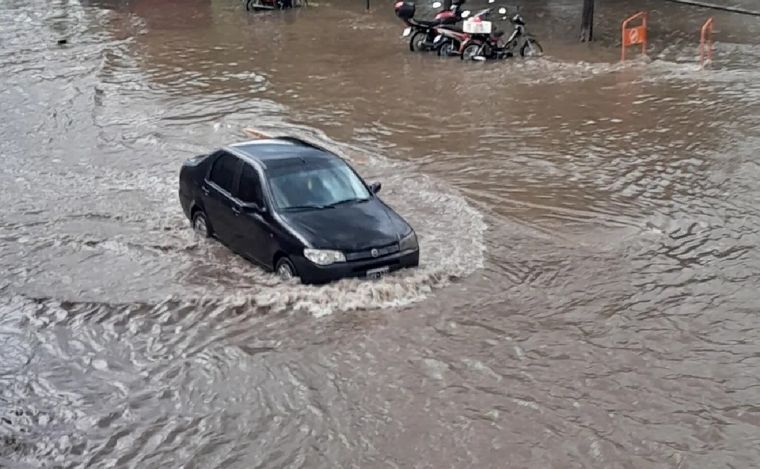 Fuerte temporal en Villa Dolores. (Foto: Traslasierra Noticias)