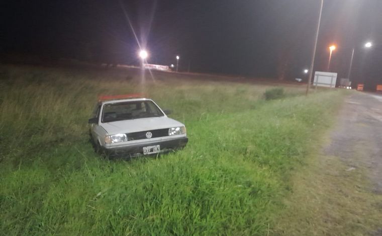 Así quedó el auto que fue embestido por el camión en Levalle. (Foto: gentileza)