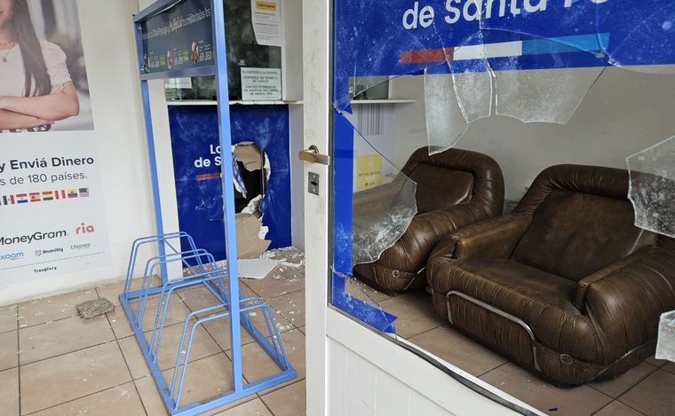FOTO: El local de Lotería de Santa Fe quedó revuelto. 