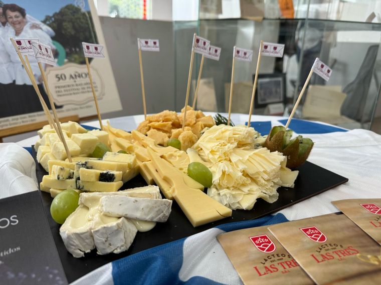 Siempre Juntos transmite desde Villa María en la previa del festival.