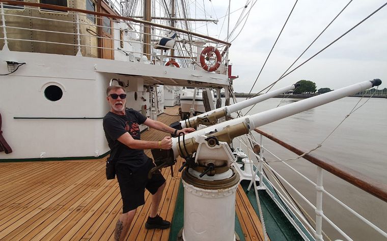 Videos: seguí la aventura de Colorete a bordo de la Fragata Libertad