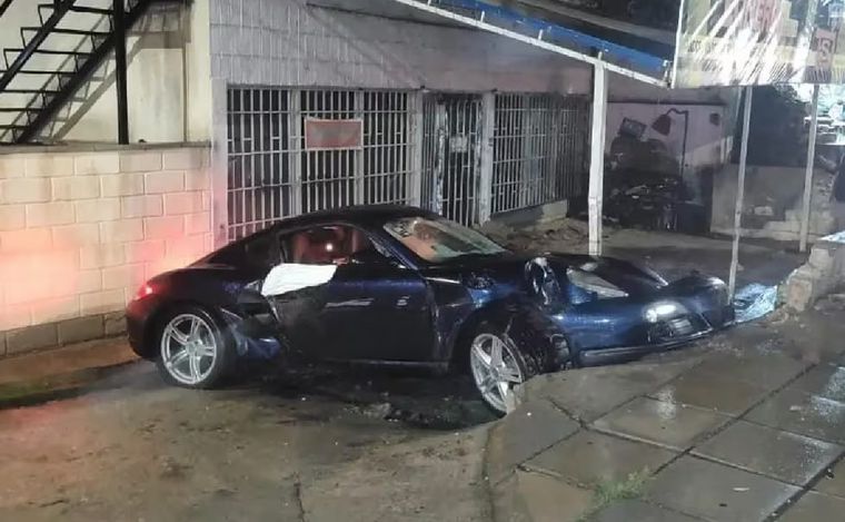 Así quedó el Porsche Cayman tras el choque. (Foto: Policía)