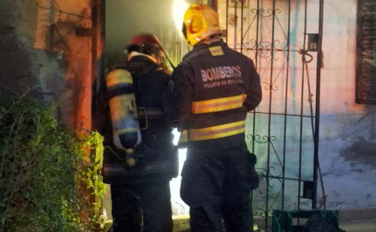 FOTO: Murió una mujer de 61 años tras incendiarse su casa en barrio Müller.