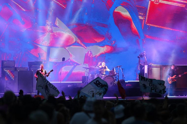 Divididos fue una aplanadora en el escenario principal del Cosquín 2024.