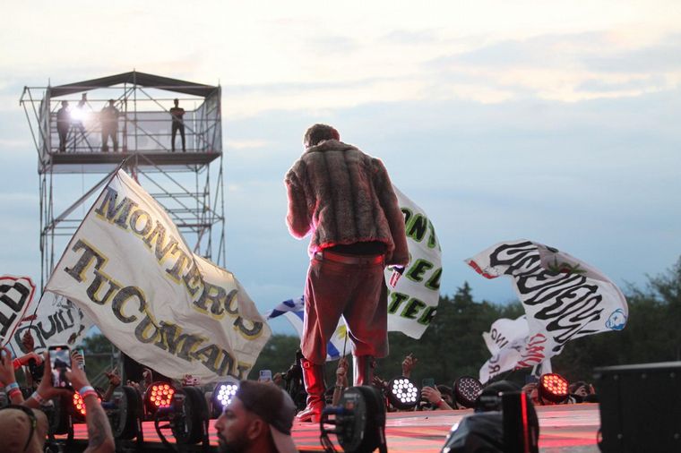 Dillom desató la locura de sus fanáticos en el Cosquín 2024.