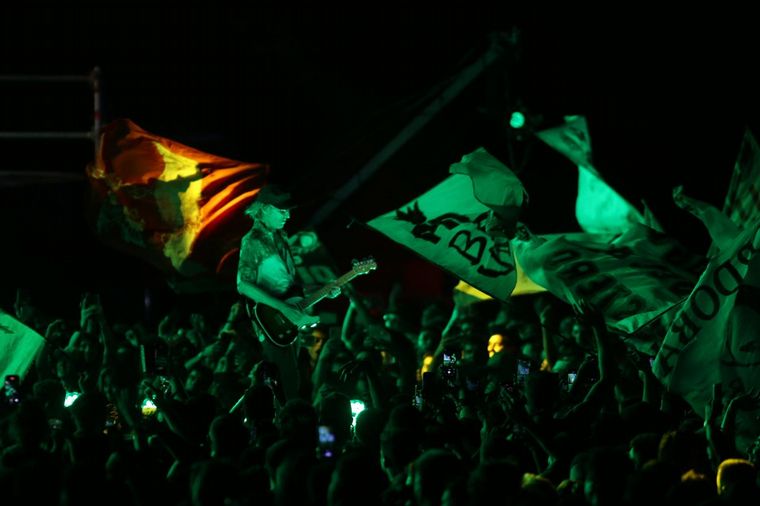 Skay envolvió de su espíritu las sierras de Córdoba en el Cosquín Rock 2024.