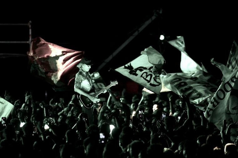 Skay envolvió de su espíritu las sierras de Córdoba en el Cosquín Rock 2024.