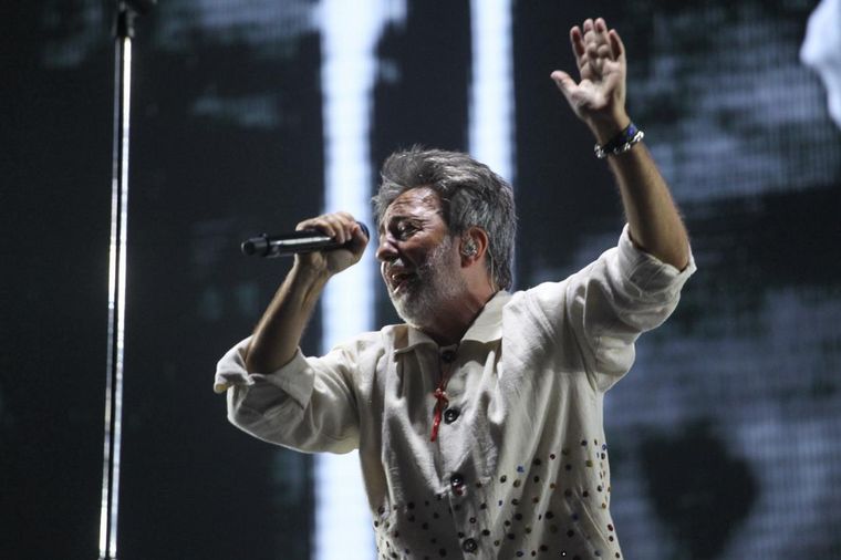 Babasónicos le puso su impronta a la tarde noche en el Cosquín Rock 2024.