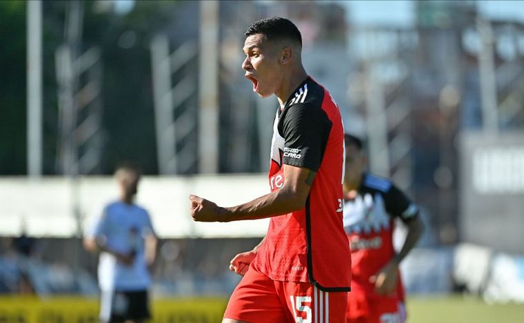 Riestra y River, en un enfrentamiento por Copa de la Liga. @RiverPlate