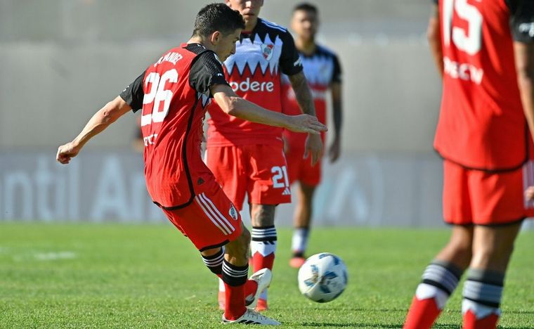 Riestra y River, en un enfrentamiento por Copa de la Liga. @RiverPlate