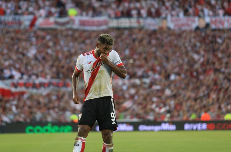 Miguel Borja festeja uno de sus goles en River. (archivo).