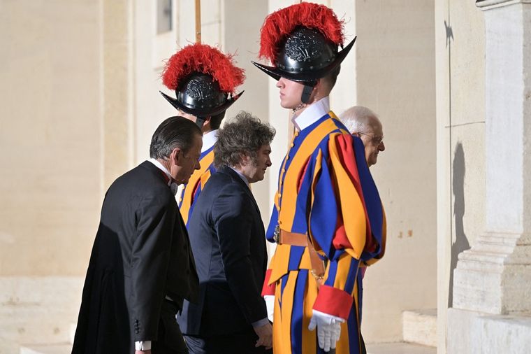 Milei llega a la audiencia con el Papa