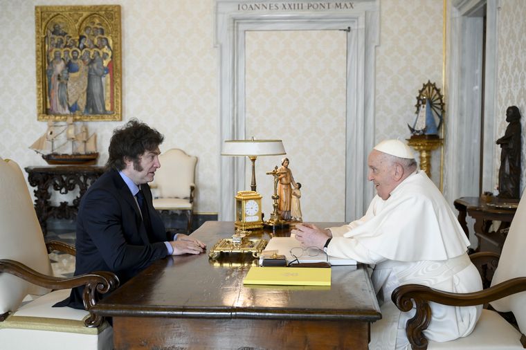 FOTO: Milei y el Papa.
