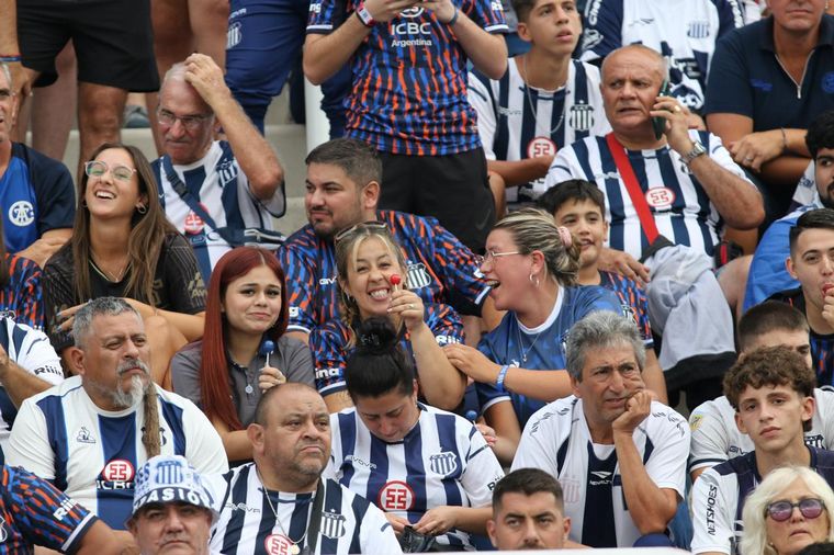 Los hinchas de Talleres en el clásico ante Instituto en el Kempes. 
