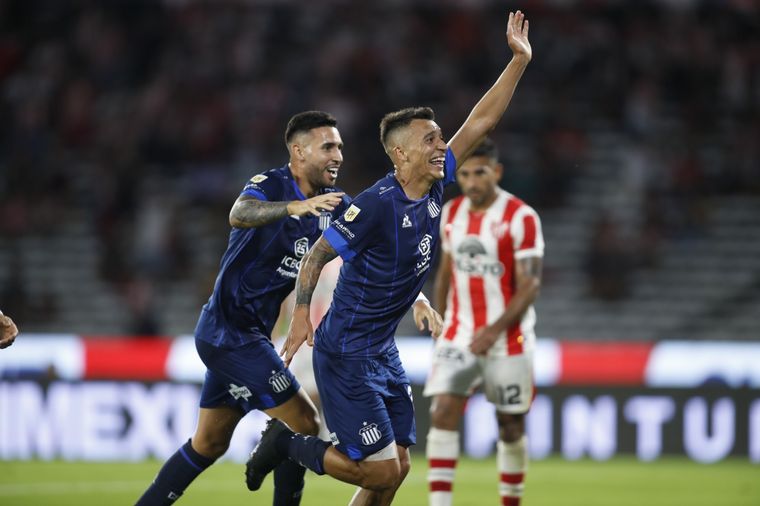 Rubén Botta frotó la lámpara y marcó un golazo ante Instituto. 