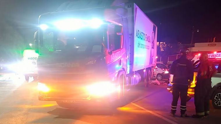 Un motociclista murió al chocar contra un camión