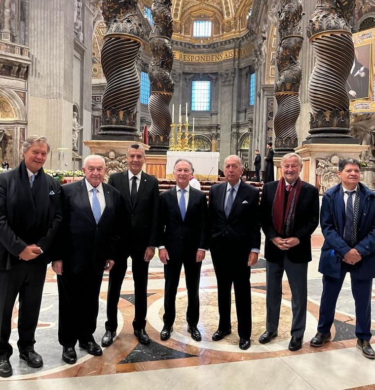 FOTO: Rspaldo. Las columnas de Bernini en el Vaticano decoran la postal de los empresarios