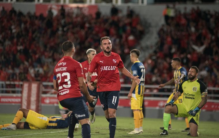 Federico Mancuello celebra el gol del triunfo para Independiente. (Foto: CAI)