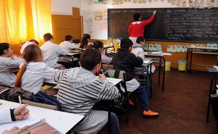 FOTO: El ministro de Educación de Mendoza garantizó el inicio de clases el lunes 26.