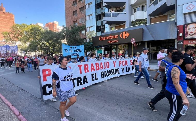 FOTO: Marcha de Polo Obrero y organizaciones sociales en Córdoba. (Daniel Cáceres/Cadena 3)