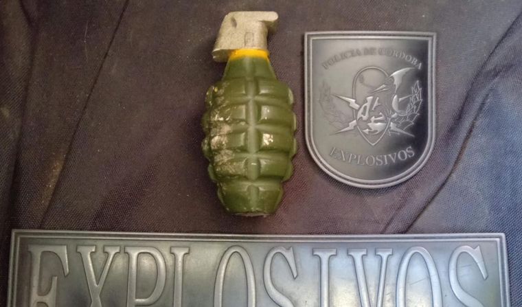 La granada que les tiraron a los efectivos no se activó. 