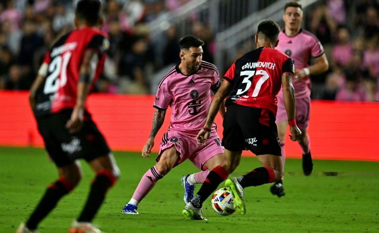 Newell's vs. Inter Miami. Amistoso internacional 15/02/2024. (@som4kphotos)
