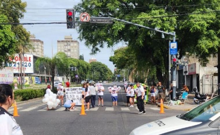 Allegados al joven de 22 años pidieron justicia en Pellegrini y Francia. 