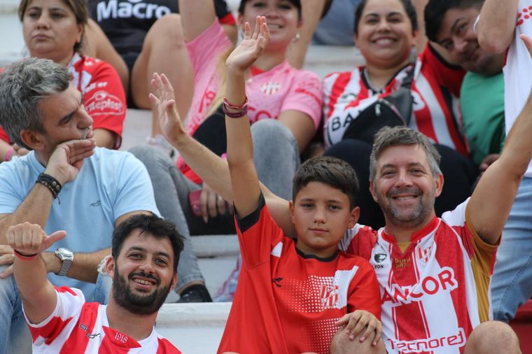 Los hinchas de Instituto coparon las tribunas del Monumental de Alta Córdoba.