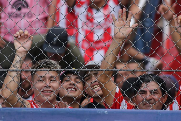Los hinchas de Instituto coparon las tribunas del Monumental de Alta Córdoba.