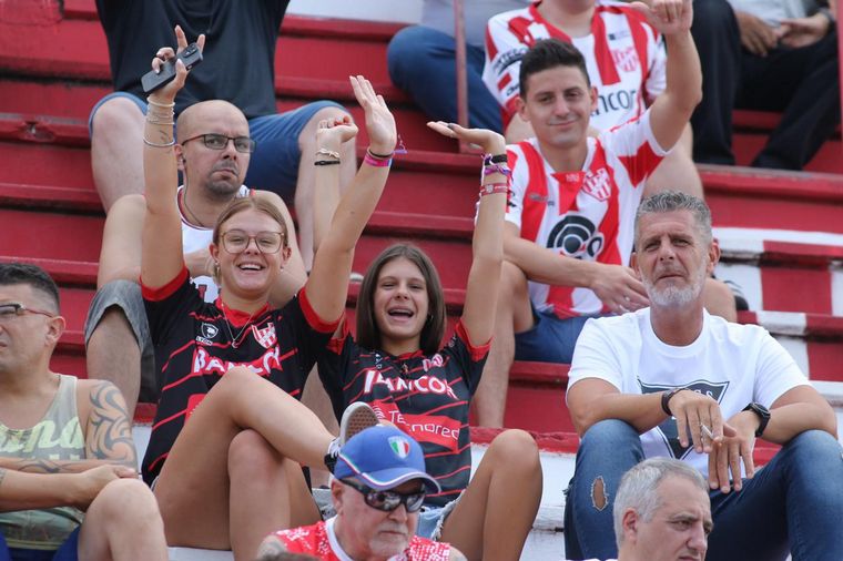 Los hinchas de Instituto coparon las tribunas del Monumental de Alta Córdoba.