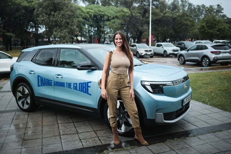 FOTO: Lexie Limitless, la exploradora que recorre el mundo con un Ford 100% eléctrico