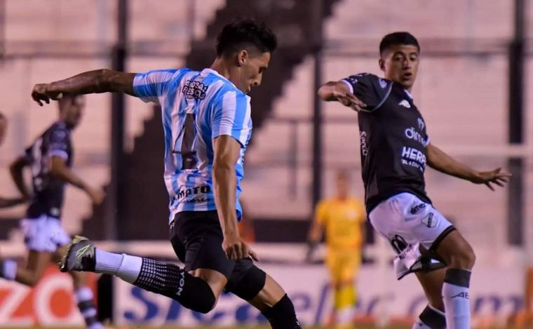 Racing de Córdoba de visita ante All Boys, en la fecha 3 de la Primera Nacional