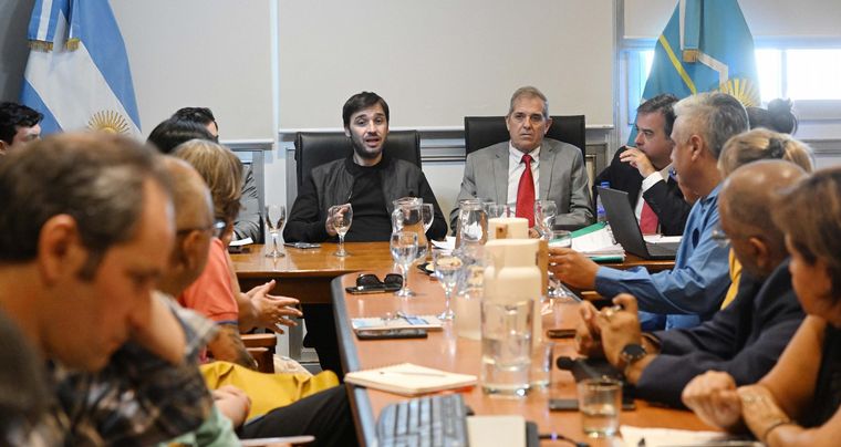 Torres creó en Chubut un incentivo provincial docente para compensar la quita.