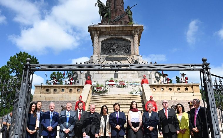 Sáenz encabezó los actos por la Batalla de Salta junto a Villarruel y Francos.