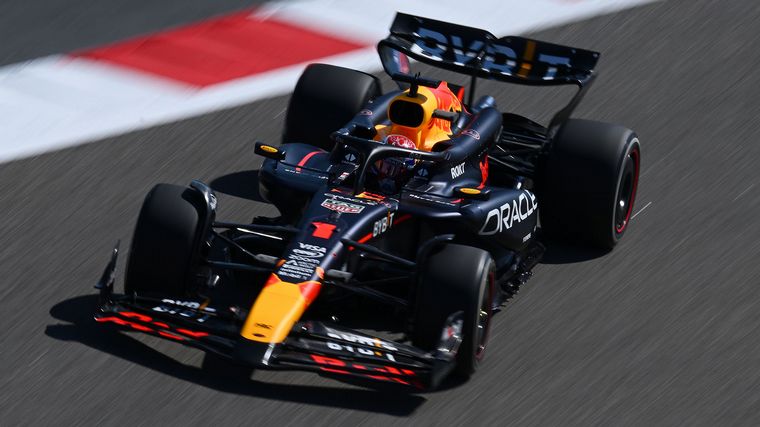 FOTO: Verstappen lideró la tanda matutina de la pretemporada en Baréin