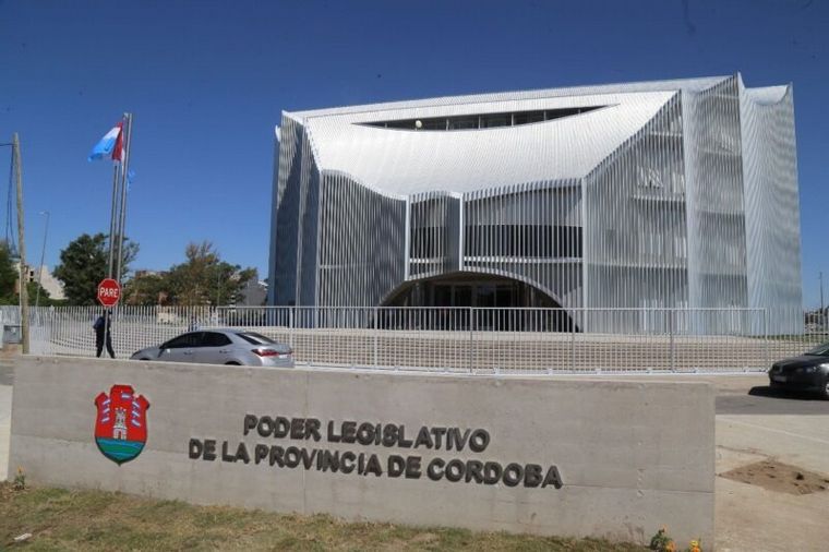 FOTO: Escándalo en la Legislatura de Córdoba, discusiones e insultos por no sesionar
