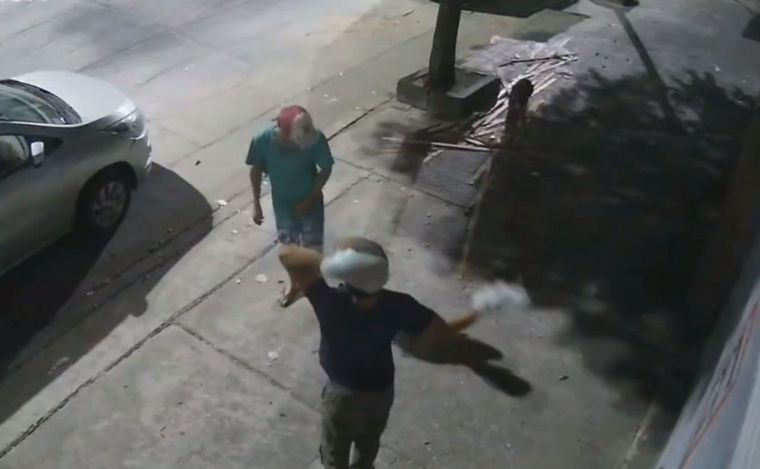 Rosario: le entraron a robar en su casa a días del casamiento y llevaron auto. 